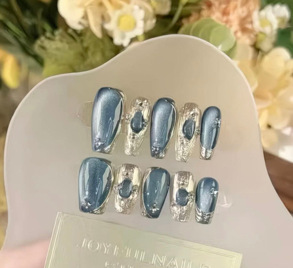 Silver Mist Cat-Eye Nails