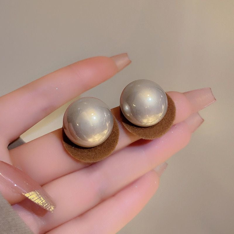 Pearl Velvet Disc Stud Earrings