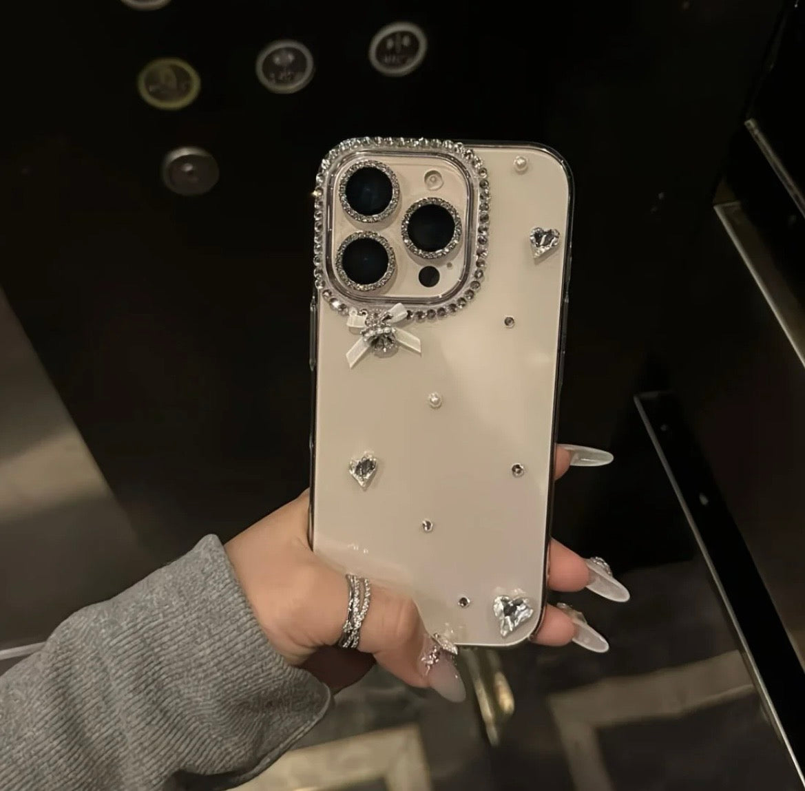 Elegant Pearl Bow Diamond Case