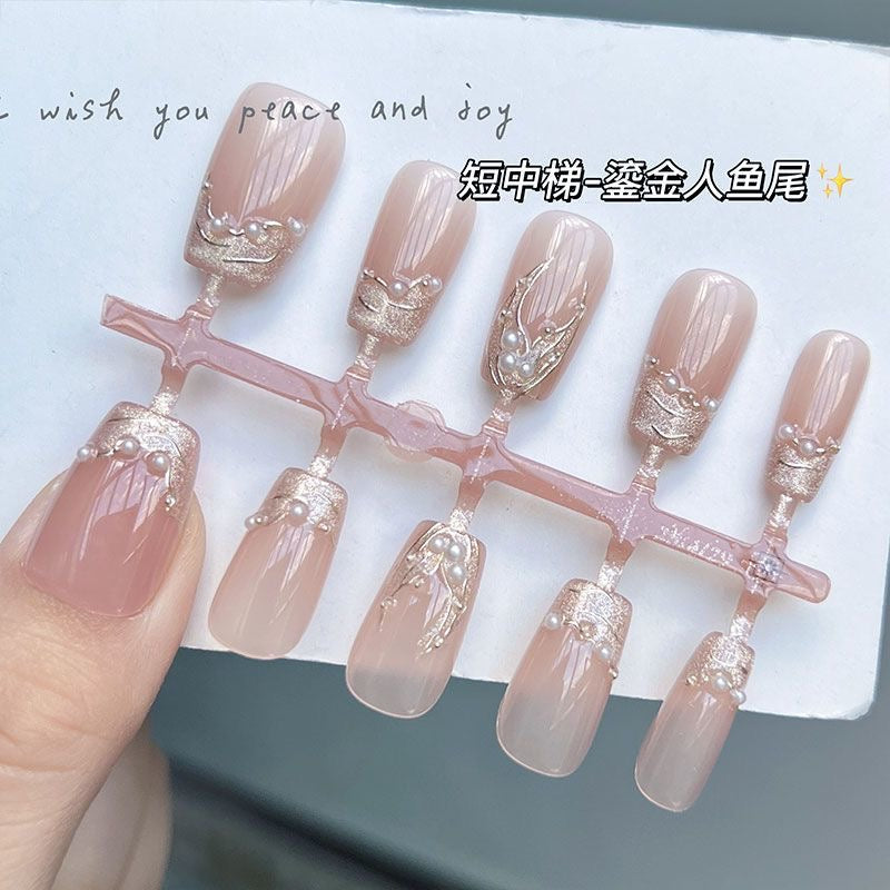 Pearl Luxe 3D Gold Fish-Tail Press-On Nails