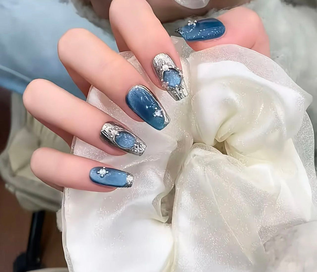Silver Mist Cat-Eye Nails