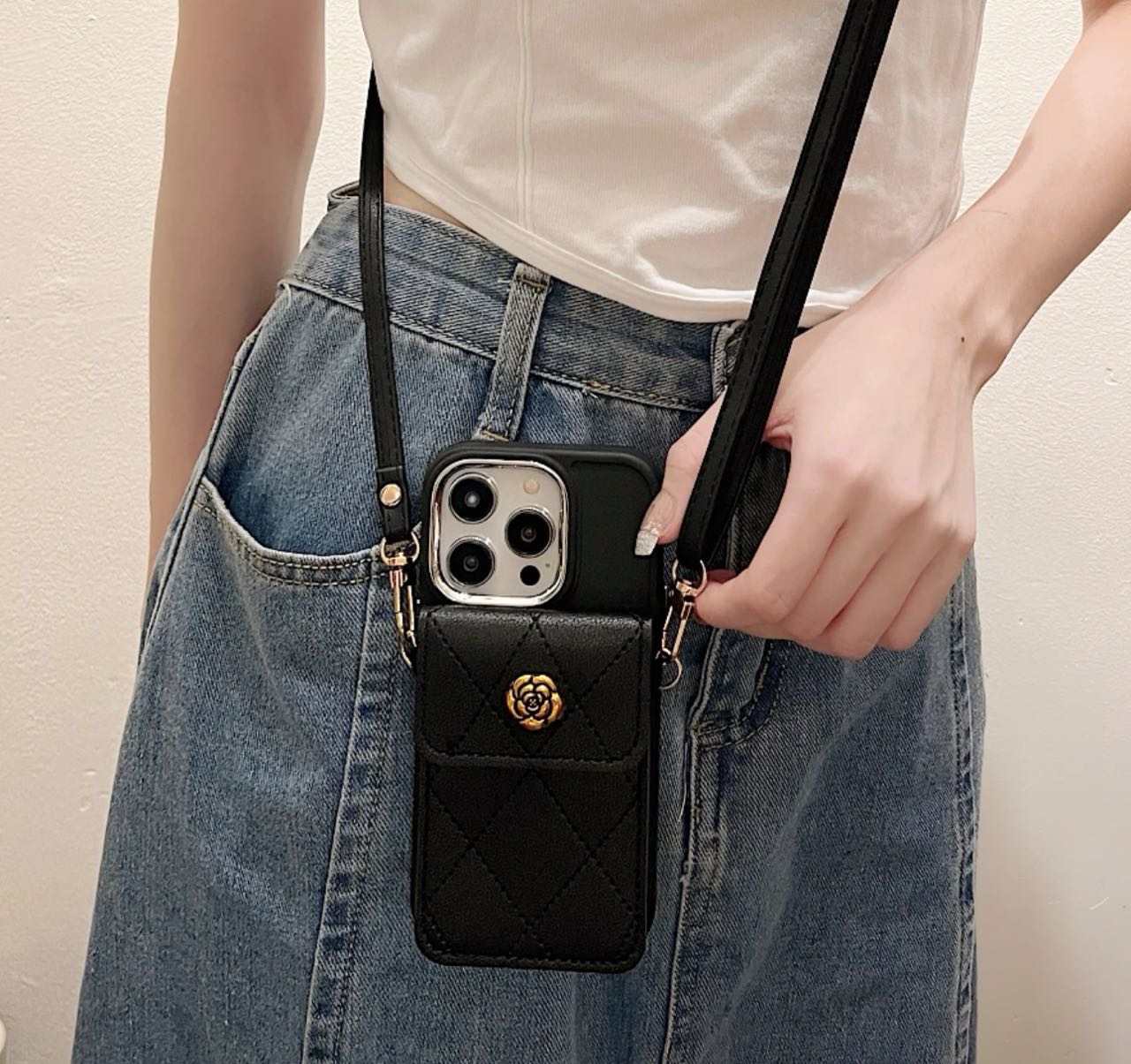 Elegant Quilted Crossbody Wallet Case