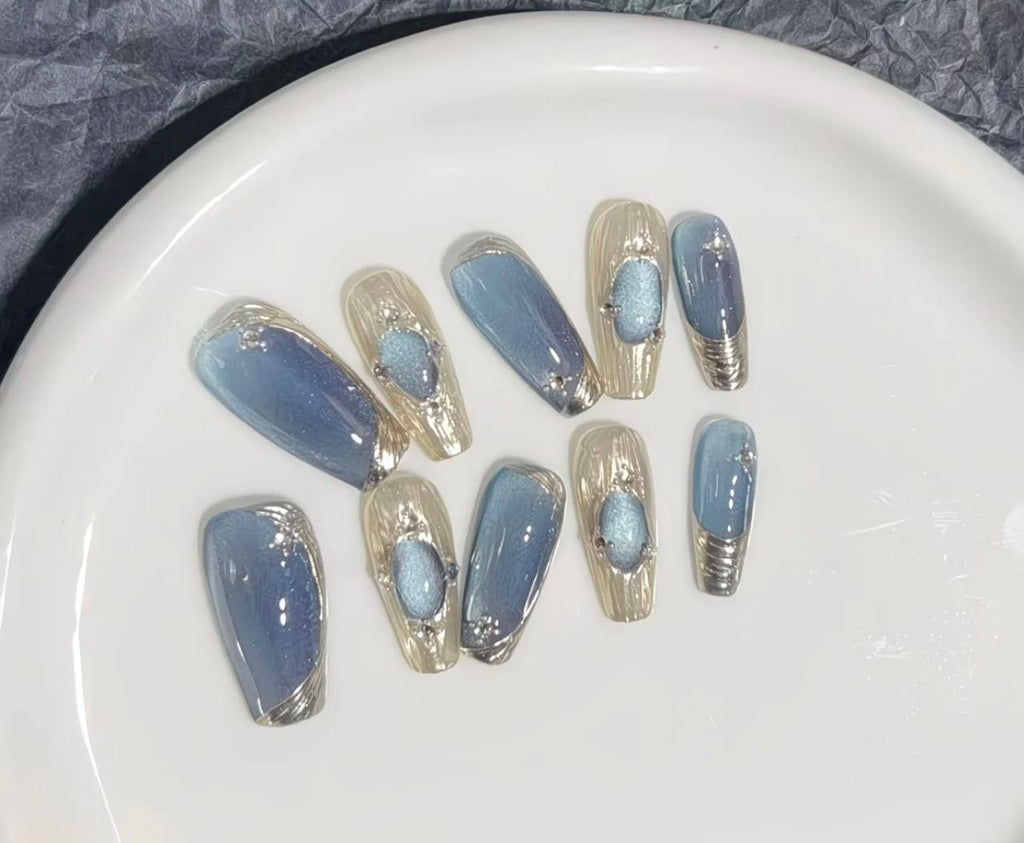 Silver Mist Cat-Eye Nails