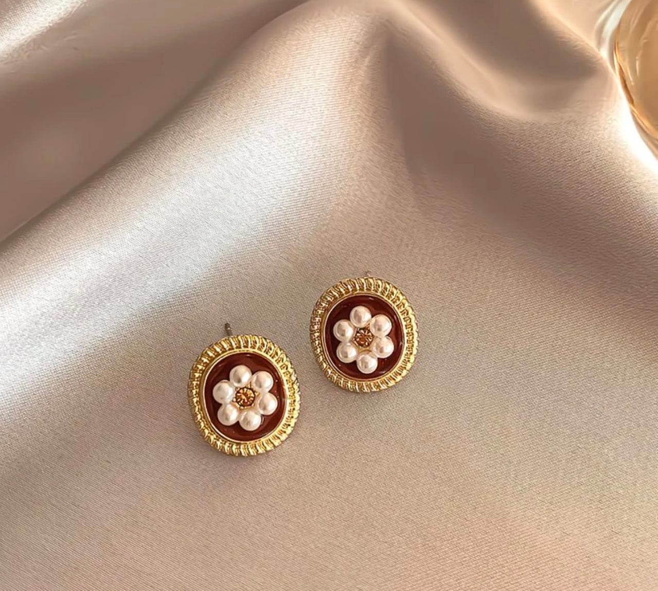 Elegant Retro Pearl Collection