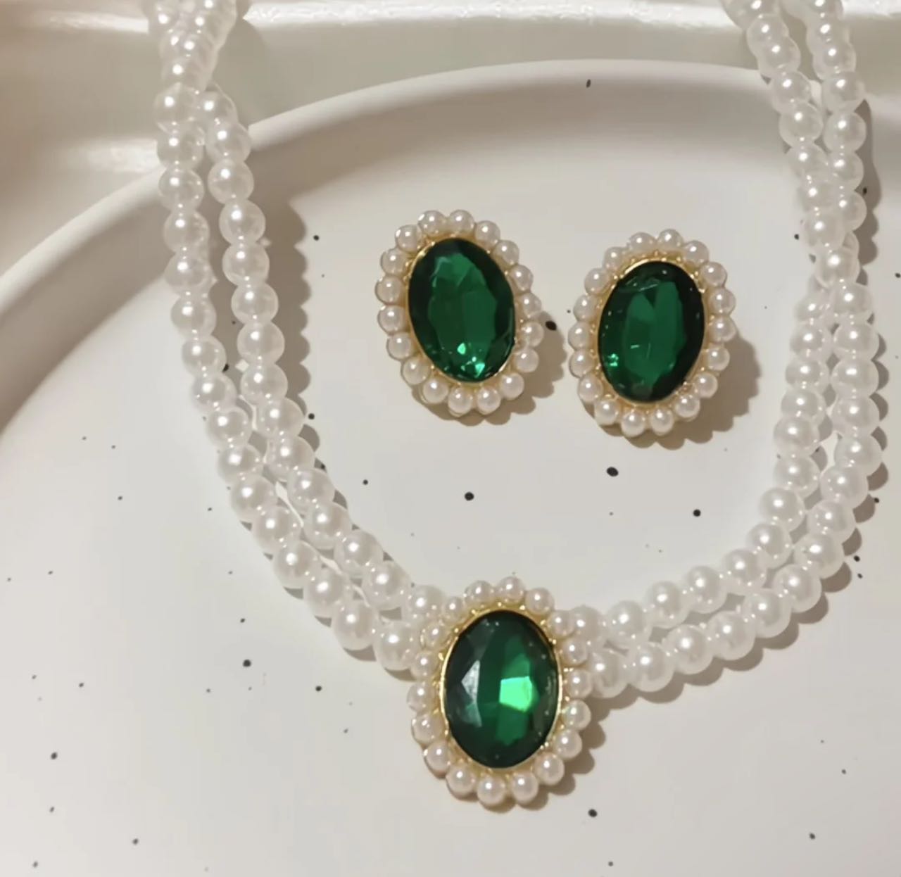 Emerald Grace Pearl Choker