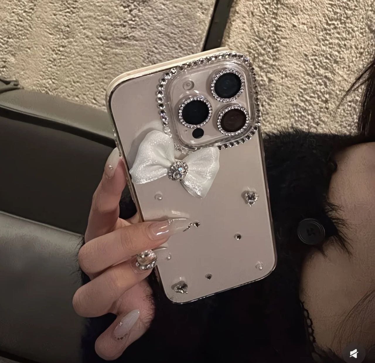Elegant Crystal Bow Diamond Case