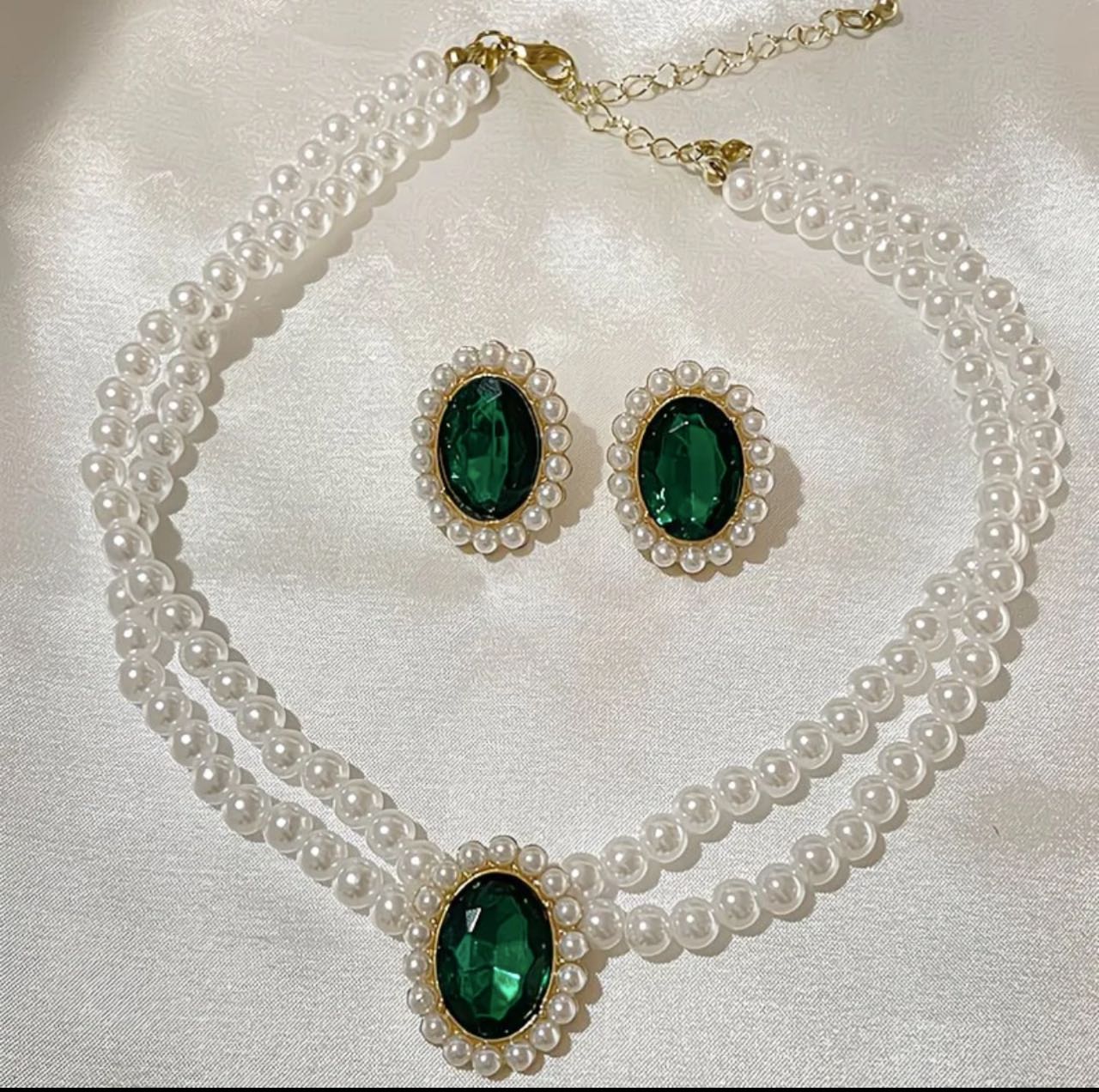 Emerald Grace Pearl Choker