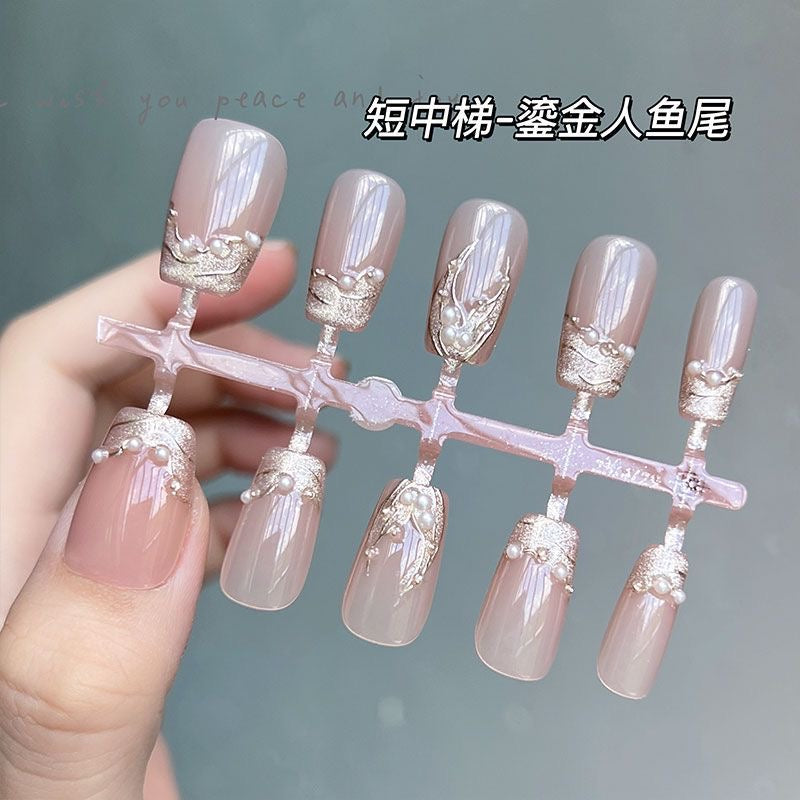 Pearl Luxe 3D Gold Fish-Tail Press-On Nails