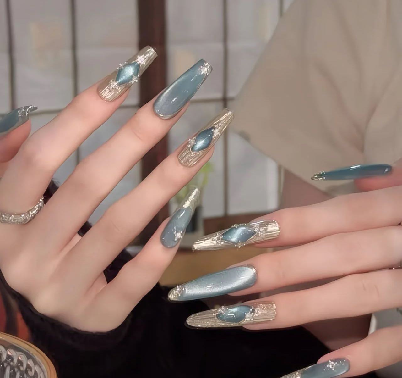Silver Mist Cat-Eye Nails