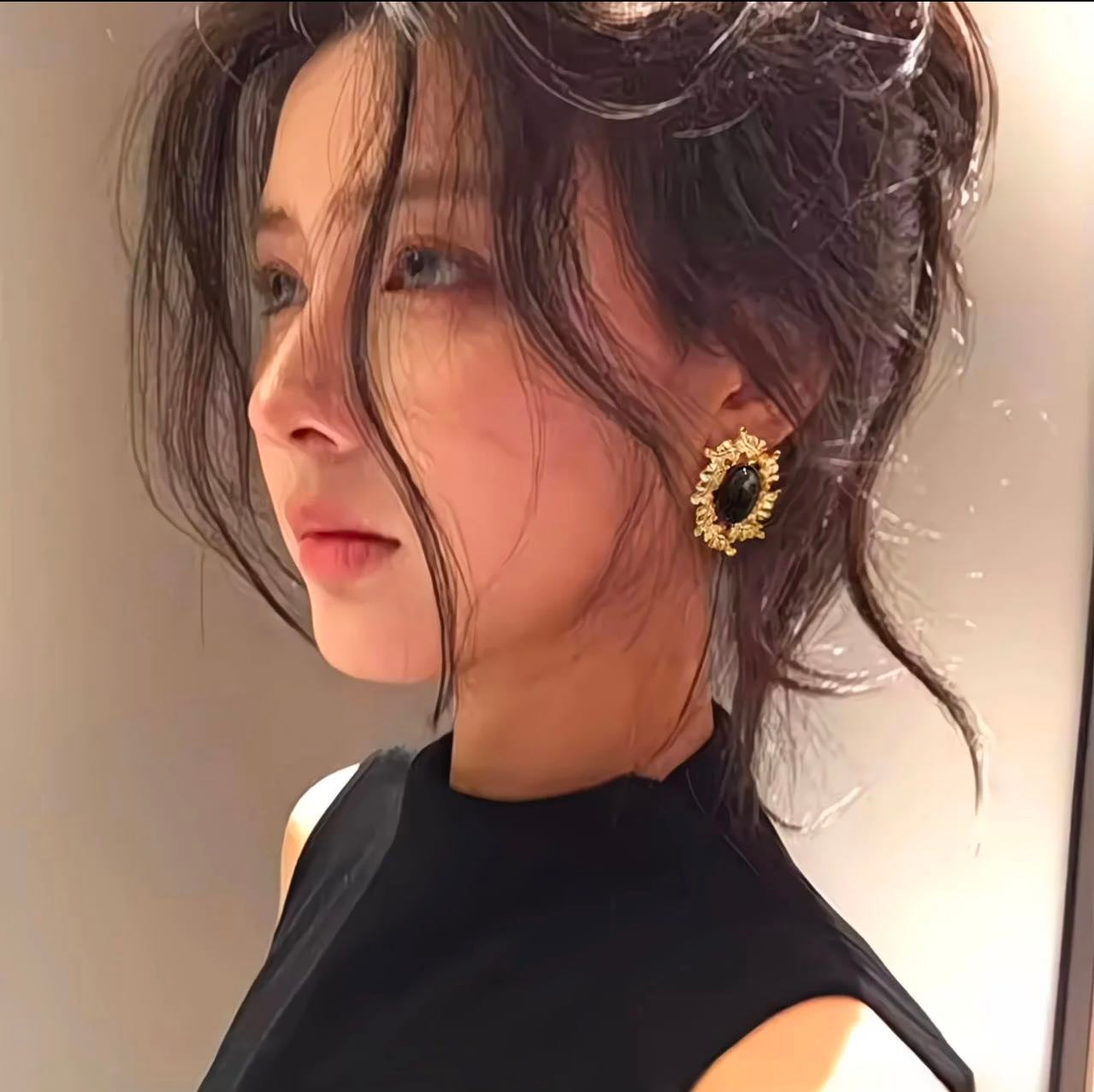 Chinese style black oval metal exaggerated earrings for women high-end temperament European and American retro palace earrings new